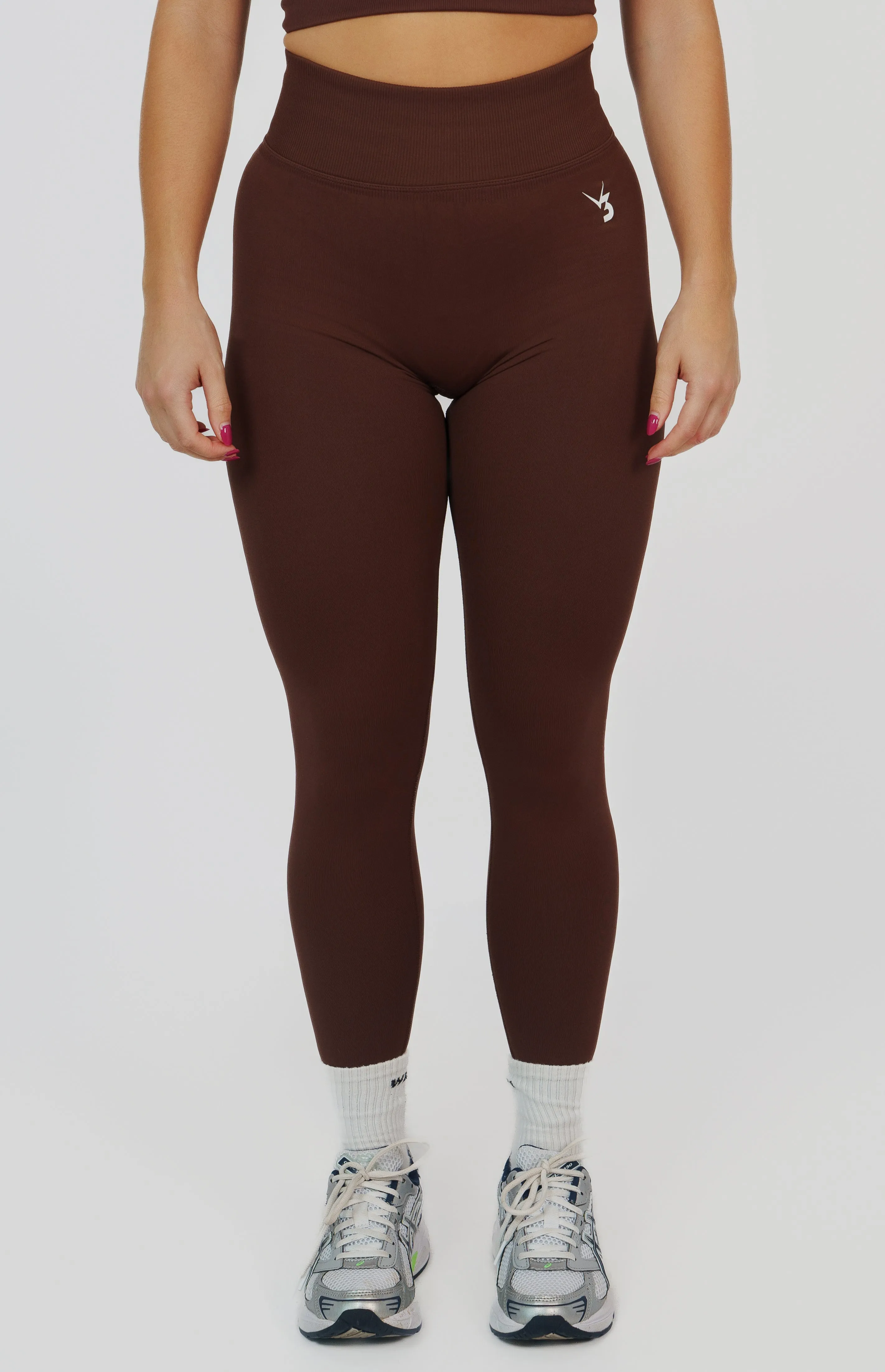 Form Seamless Scrunch Sports Bra, Leggings & Shorts Set - Chestnut Brown