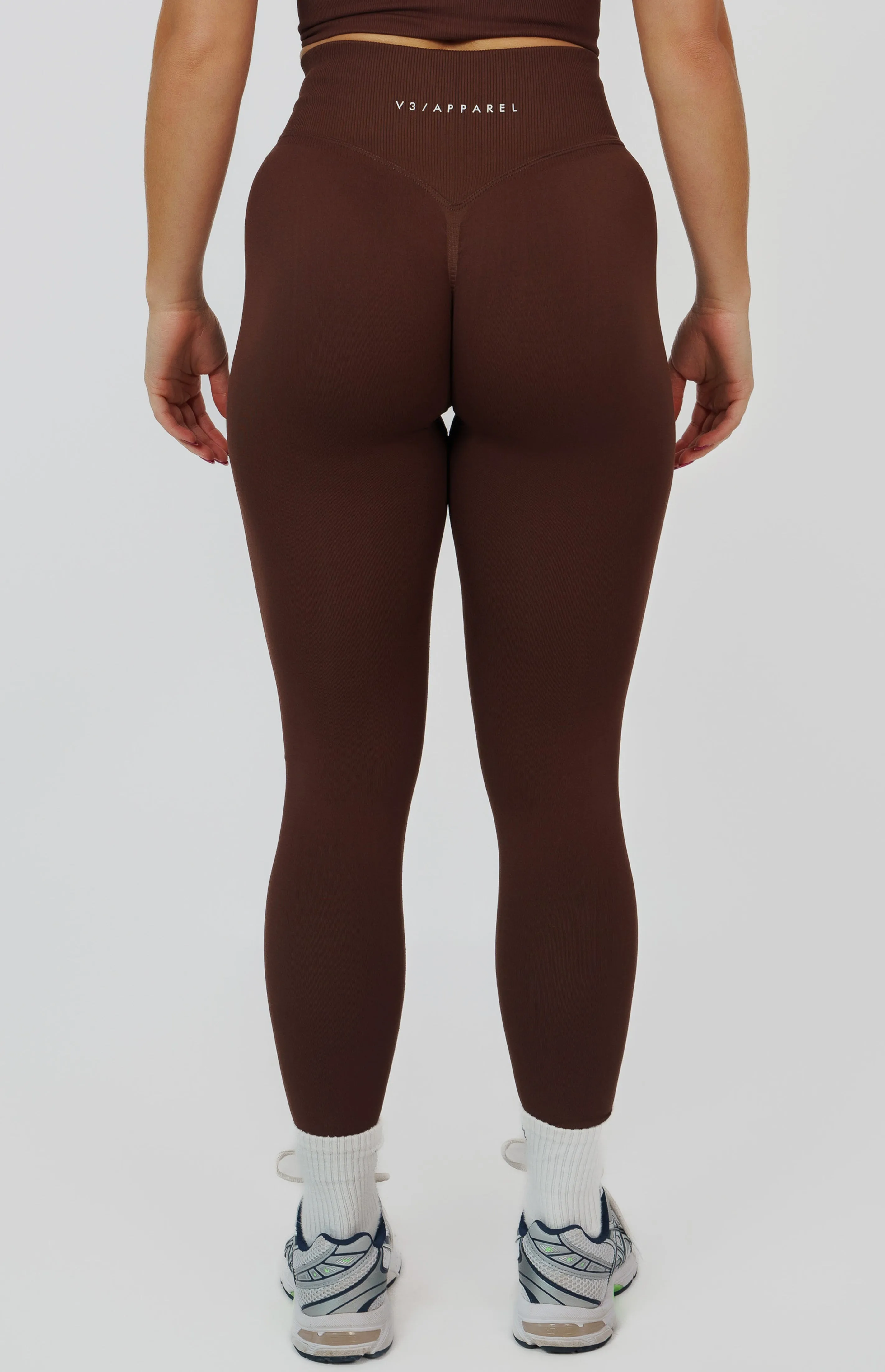Form Seamless Scrunch Sports Bra, Leggings & Shorts Set - Chestnut Brown